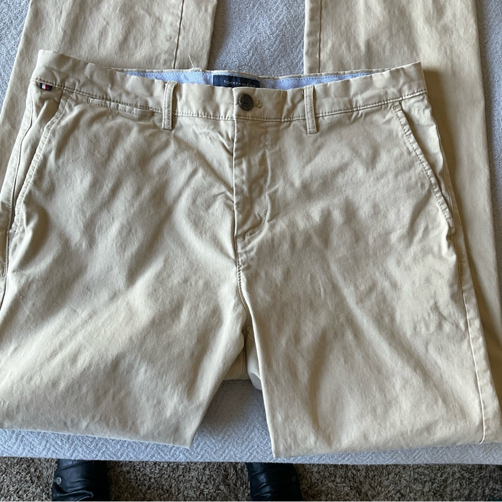 Tommy Hilfiger Men's Khaki/Tanish Chinos